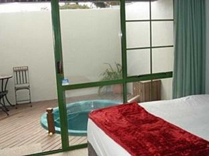 Karaka Tree Motel Таупо Екстер'єр фото