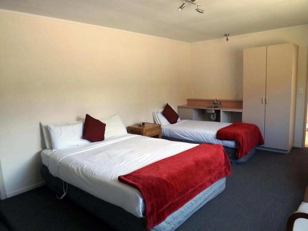 Karaka Tree Motel Таупо Екстер'єр фото