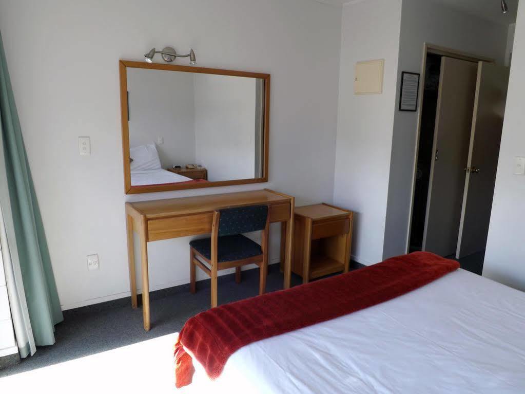 Karaka Tree Motel Таупо Екстер'єр фото