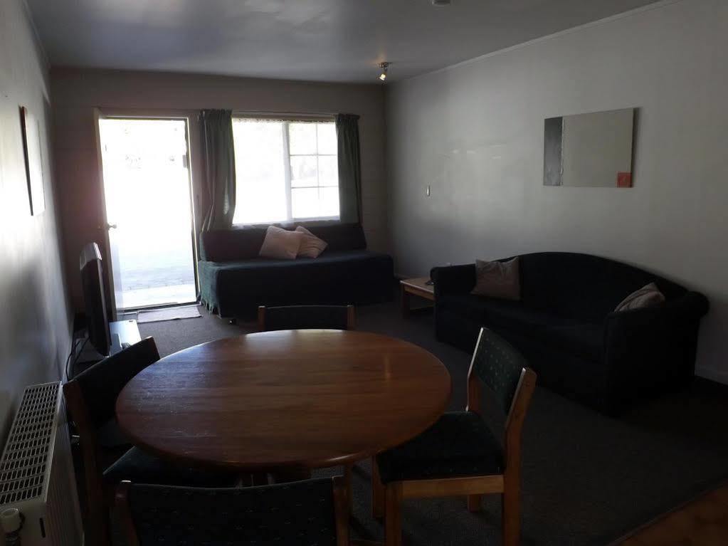 Karaka Tree Motel Таупо Екстер'єр фото