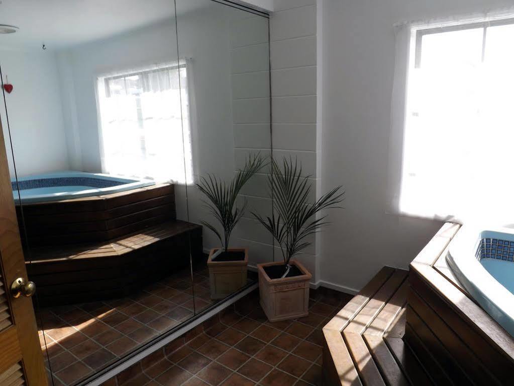 Karaka Tree Motel Таупо Екстер'єр фото