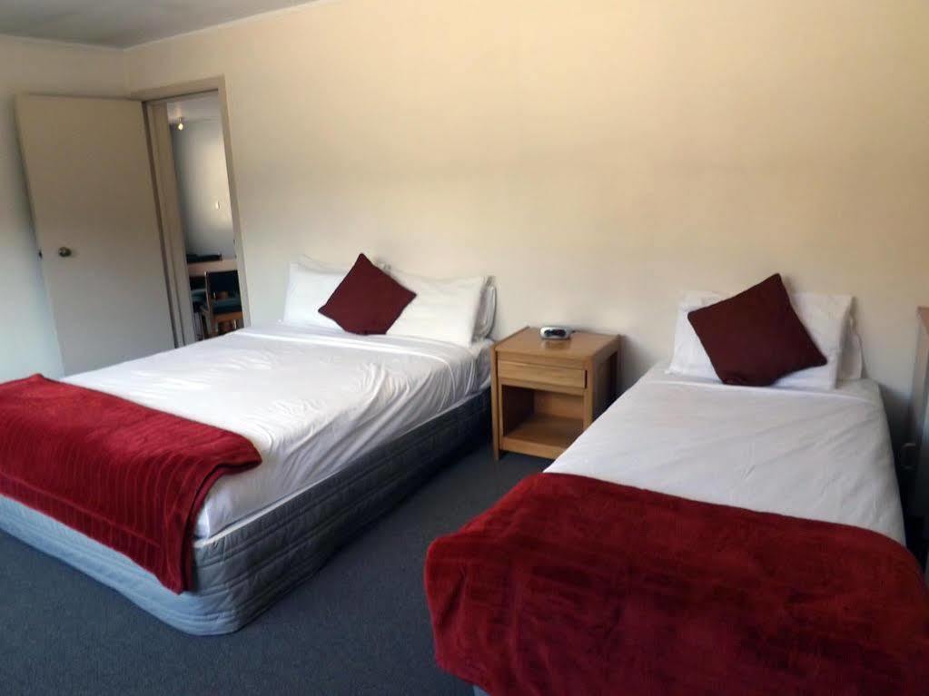 Karaka Tree Motel Таупо Екстер'єр фото